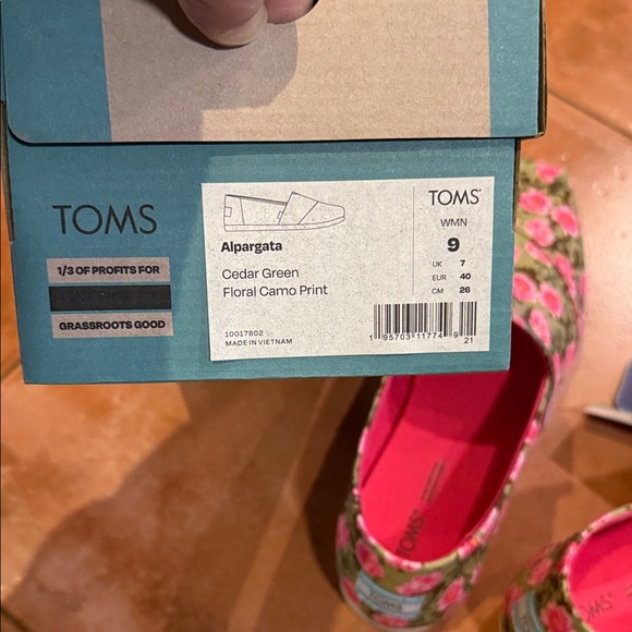 TOMS Women's Pink and Green Floral Flats - Picture 5 of 5